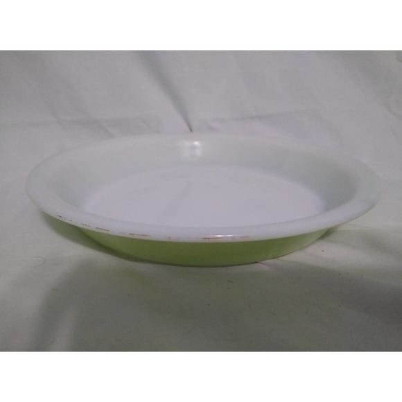 Lime green pyrex 209 8.5 inch lime green baking dish - Picture 1 of 4